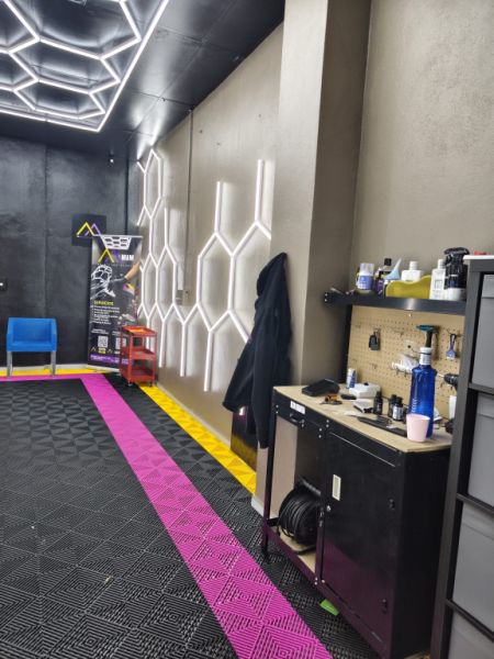 Transfer of luxury car wash on Carrer Joan Alcover in Palma