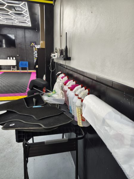 Transfer of luxury car wash on Carrer Joan Alcover in Palma