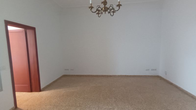 Unmöbliertes, grosses Apartment mit Terrasse und AC in Santanyi --- AP 62