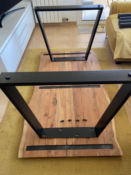 Untergestelle für Tisch aus Metall in schwarz lackiert