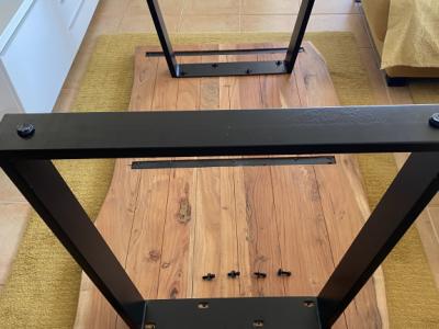 Untergestelle für Tisch aus Metall in schwarz lackiert