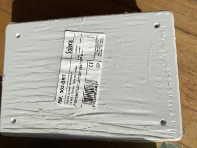 Flush-mounted junction box/flush-mounted distribution housing/ 5 rocker switches