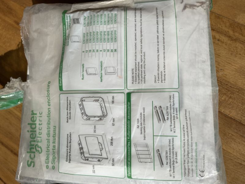 Flush-mounted junction box/flush-mounted distribution housing/ 5 rocker switches