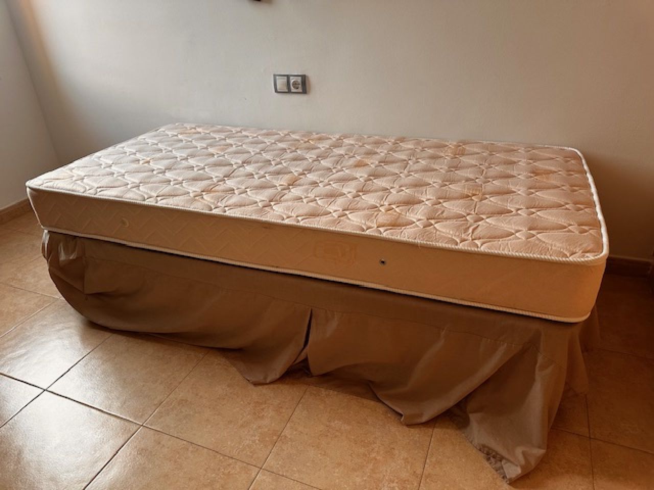 Unterziehbett-Set 2 Matrazen 90 cm x 190 cm – auch als 180x190 cm Doppelbett nutzbar! Fast NEU!