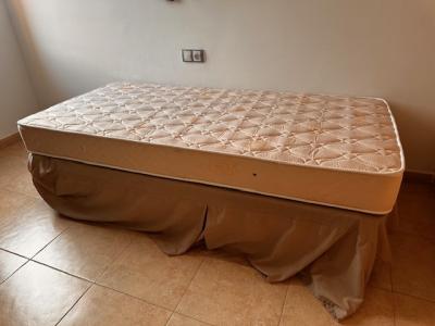 Unterziehbett-Set 2 Matrazen 90 cm x 190 cm – auch als 180x190 cm Doppelbett nutzbar! Fast NEU!