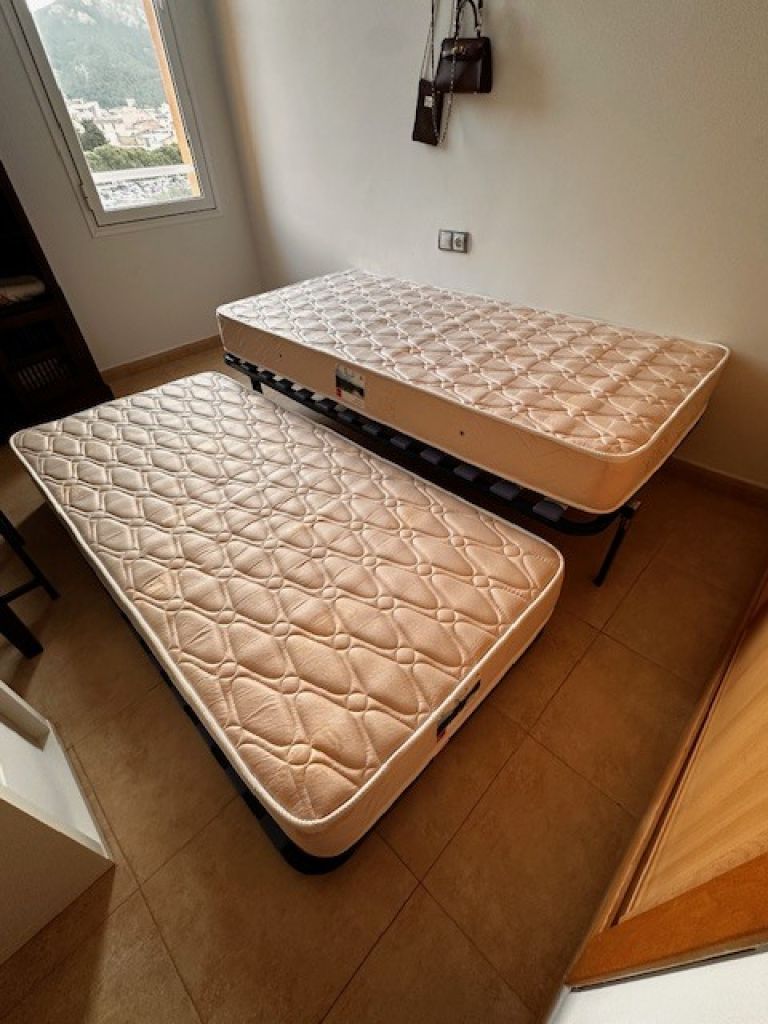 Unterziehbett-Set 2 Matrazen 90 cm x 190 cm – auch als 180x190 cm Doppelbett nutzbar! Fast NEU!