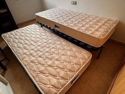 Unterziehbett-Set 2 Matrazen 90 cm x 190 cm – auch als 180x190 cm Doppelbett nutzbar! Fast NEU!