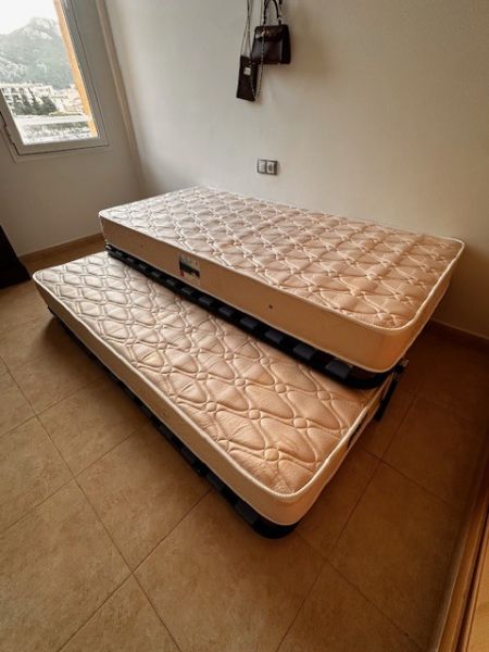 Unterziehbett-Set 2 Matrazen 90 cm x 190 cm – auch als 180x190 cm Doppelbett nutzbar! Fast NEU!