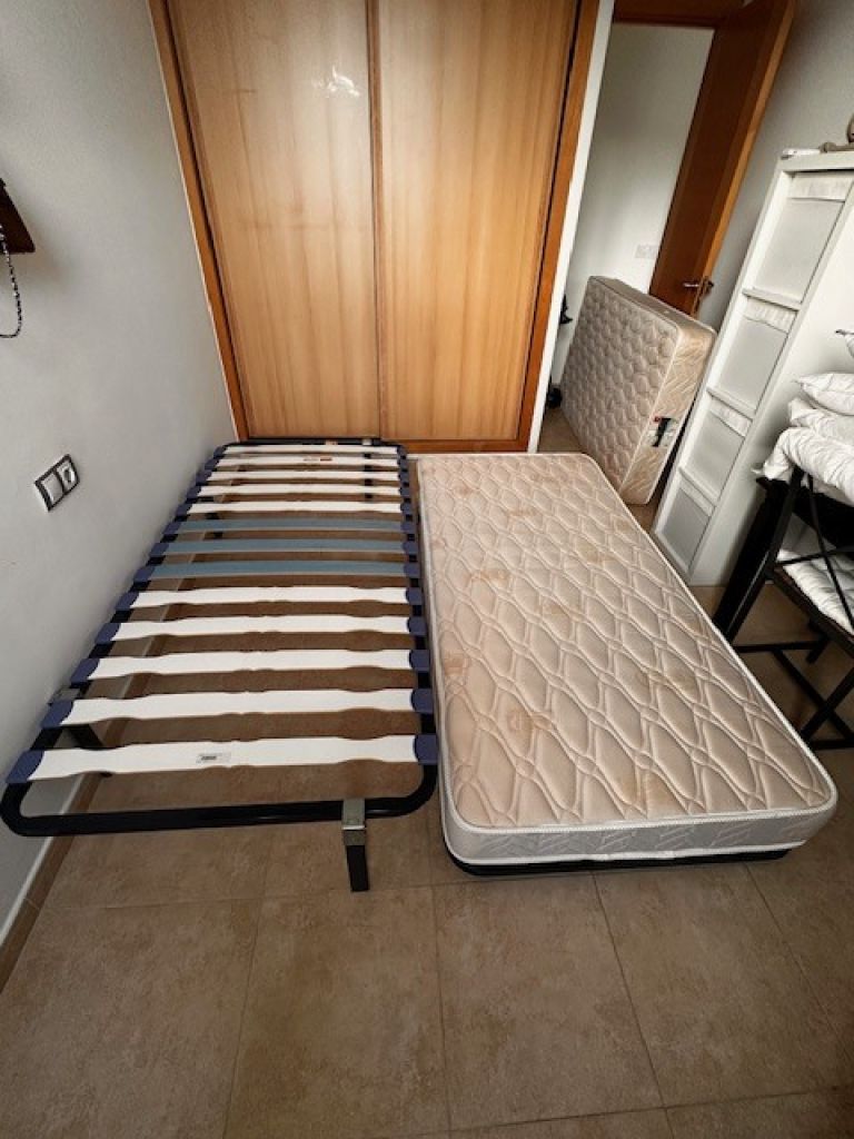 Unterziehbett-Set 2 Matrazen 90 cm x 190 cm – auch als 180x190 cm Doppelbett nutzbar! Fast NEU!