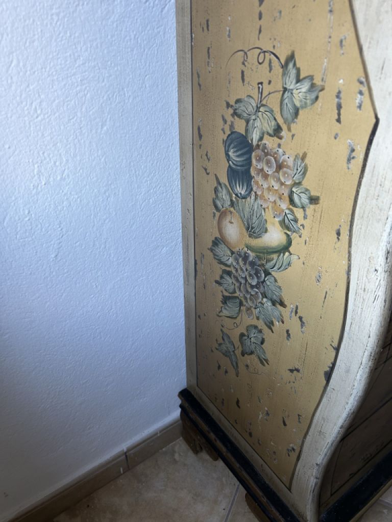 Unverwechselbarer und filigraner Schreibtisch mit 3 Schubladen und Oberschrank