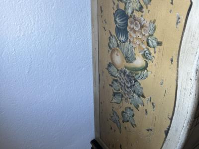 Unverwechselbarer und filigraner Schreibtisch mit 3 Schubladen und Oberschrank