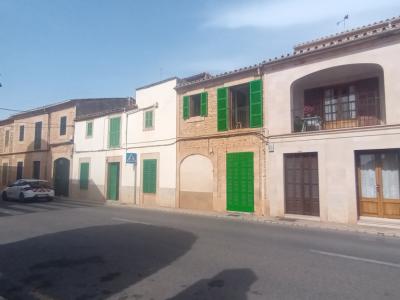 Venta de una casa de pueblo de 2 plantas con garaje y patio en Es LLombards - Santanyi - DH 08 VK