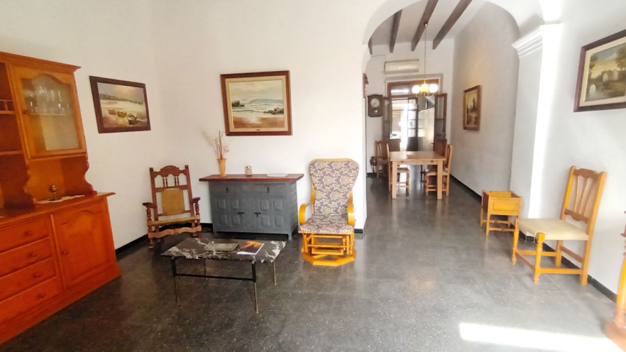 Venta de una casa de pueblo de 2 plantas con garaje y patio en Es LLombards - Santanyi - DH 08 VK