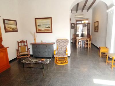 Venta de una casa de pueblo de 2 plantas con garaje y patio en Es LLombards - Santanyi - DH 08 VK