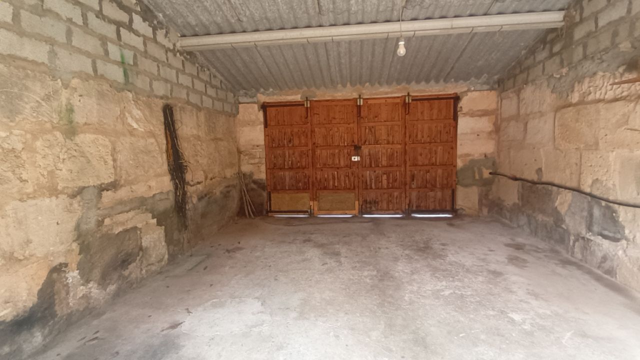 Venta de una casa de pueblo de 2 plantas con garaje y patio en Es LLombards - Santanyi - DH 08 VK