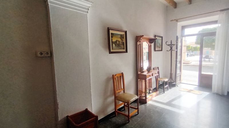 Venta de una casa de pueblo de 2 plantas con garaje y patio en Es LLombards - Santanyi - DH 08 VK