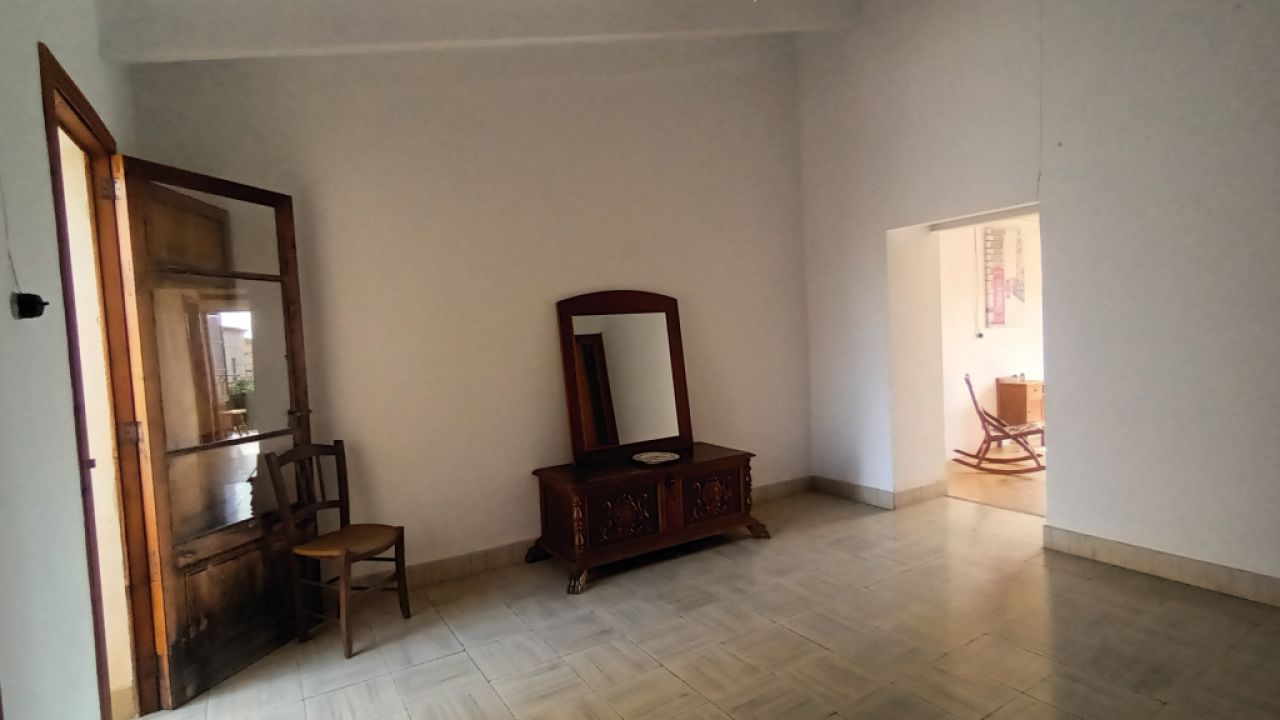 Venta de una casa de pueblo de 2 plantas con garaje y patio en Es LLombards - Santanyi - DH 08 VK