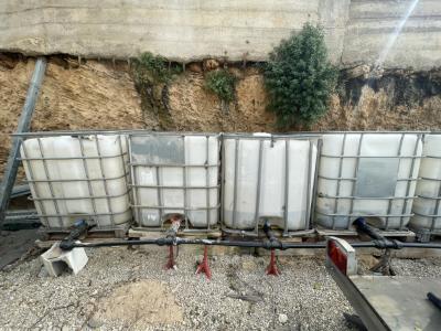 Selling 1000-litre water containers