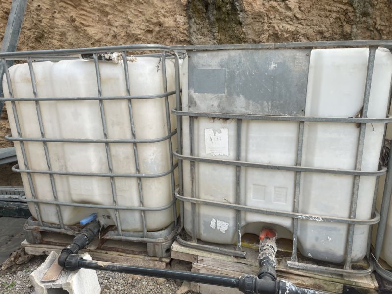 Selling 1000-litre water containers