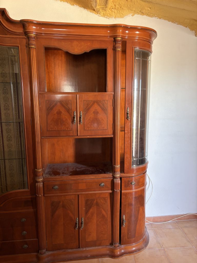 Selling antique furniture