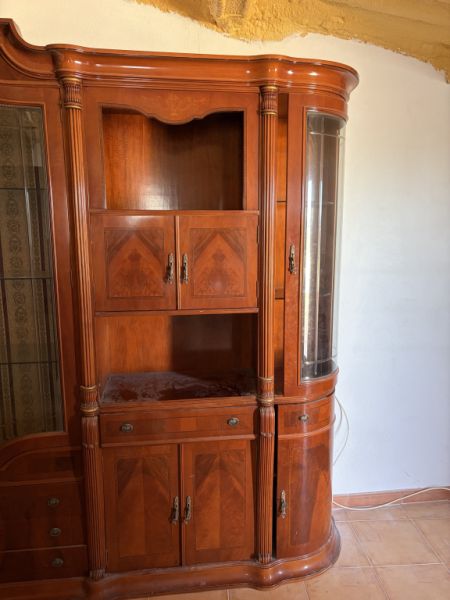 Selling antique furniture