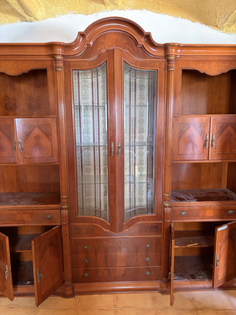 Selling antique furniture