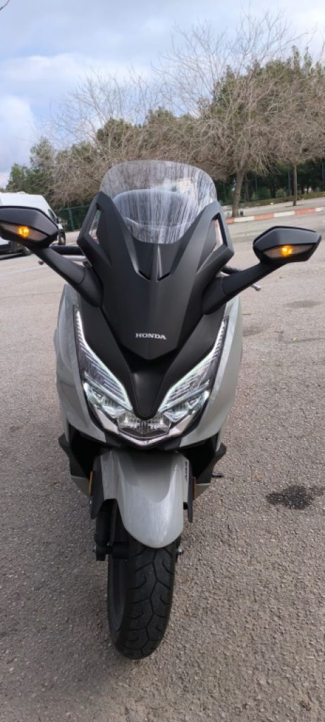 Selling Honda Forza 350