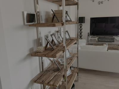 Verkaufe mein hochwertiges Designer-Regal im modernen Industrial Stil.