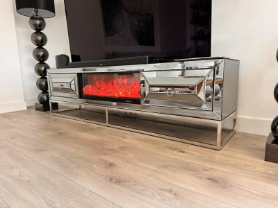 Verkaufe mein hochwertiges Sideboard inklusive integriertem elektrischem Kamin mit Farbspiel.