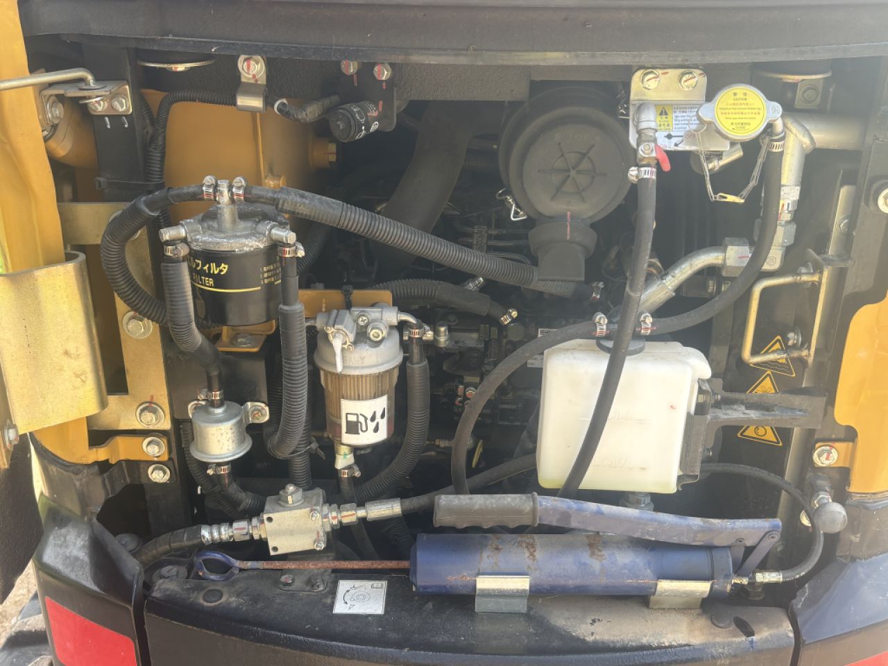 Vendo excavadora casi nueva con 82 horas y muchos accesorios