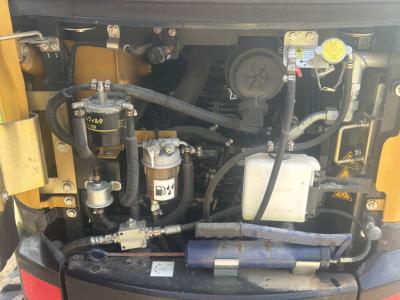 Vendo excavadora casi nueva con 82 horas y muchos accesorios