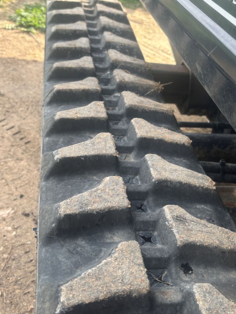 Vendo excavadora casi nueva con 82 horas y muchos accesorios