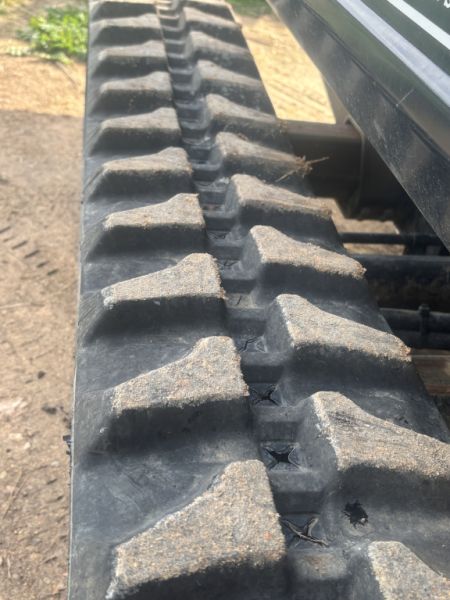 Vendo excavadora casi nueva con 82 horas y muchos accesorios