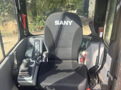 Vendo excavadora casi nueva con 82 horas y muchos accesorios