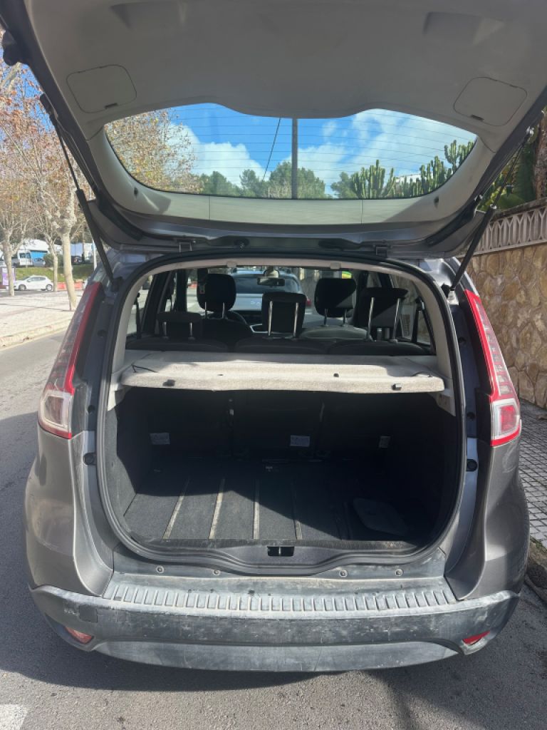 Selling Renault Scenic Grand