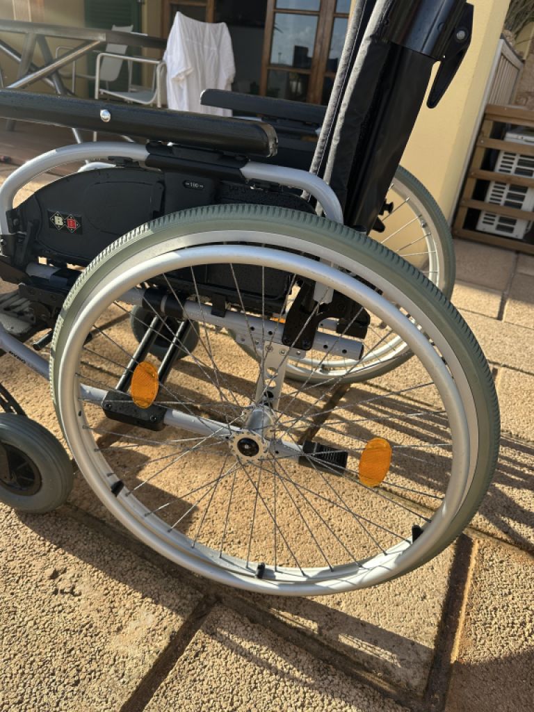 Verkaufe Rollstuhl Pyro Light Optima XL – fast neu
