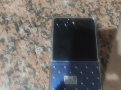 Vendo SAMSUNG Z FLIP 7 (1 Mes de uso) Sin detalles