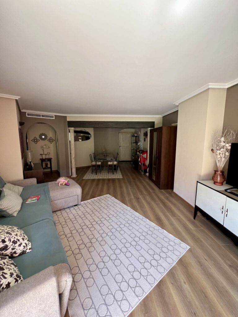 Selling a very well-maintained apartment in Santa Ponsa with two bedrooms and two bathrooms