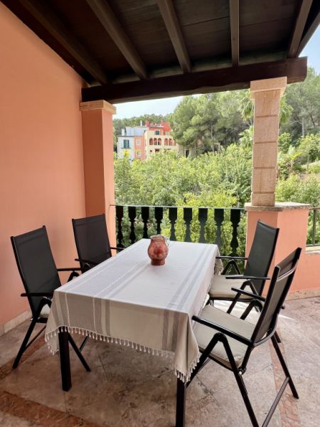 Selling a very well-maintained apartment in Santa Ponsa with two bedrooms and two bathrooms