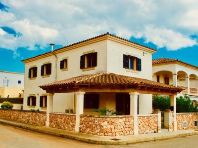 Vermiete voll möbliertes großes Chalet (4SZ, Kü, 2xBad) in Sa Ràpita ab 01.04.2026