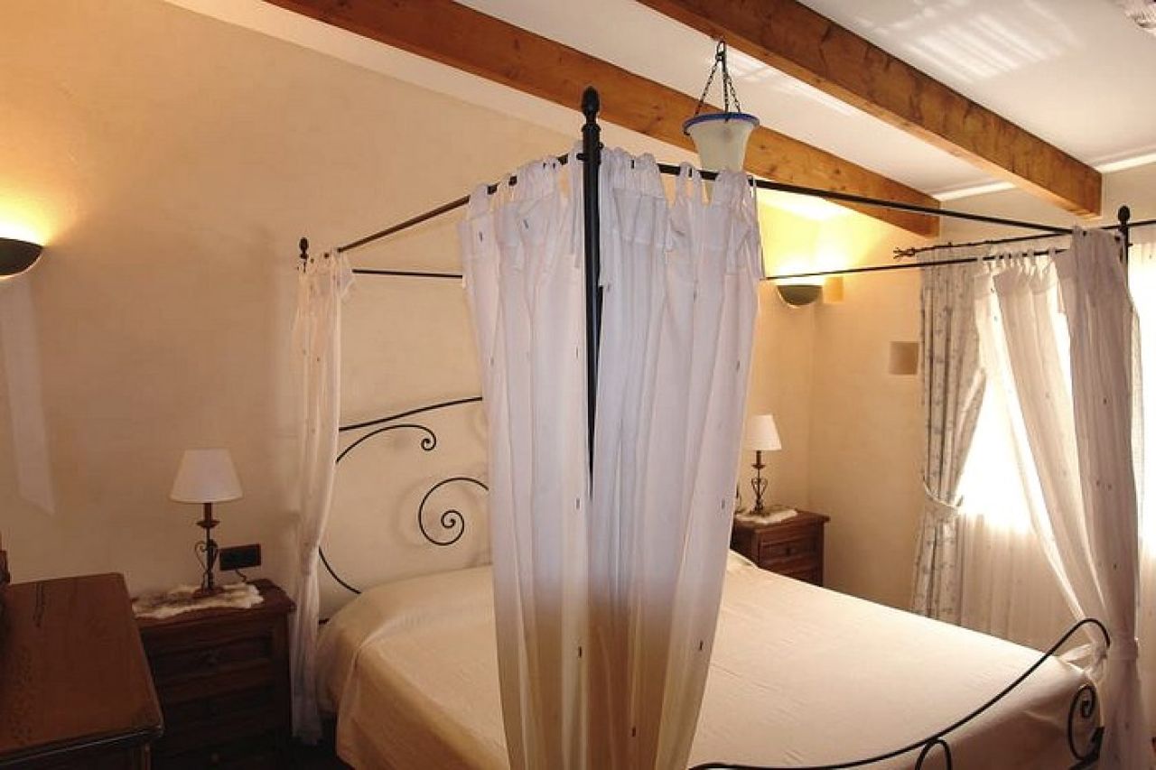 Vermietung rustikale Finca mit großem Pool, 2 Doppelzimmer, Cas Concos