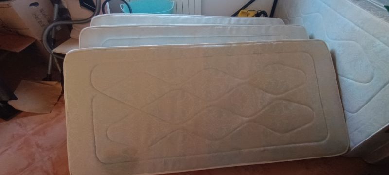 Giving away 5 mattresses in Manacor