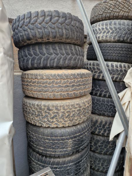 VERSCHENKE gebrauchte Autoreifen für Deko, Absperrungen,...
