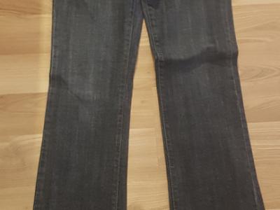 Verschiedene Hosen – neu und ungetragen