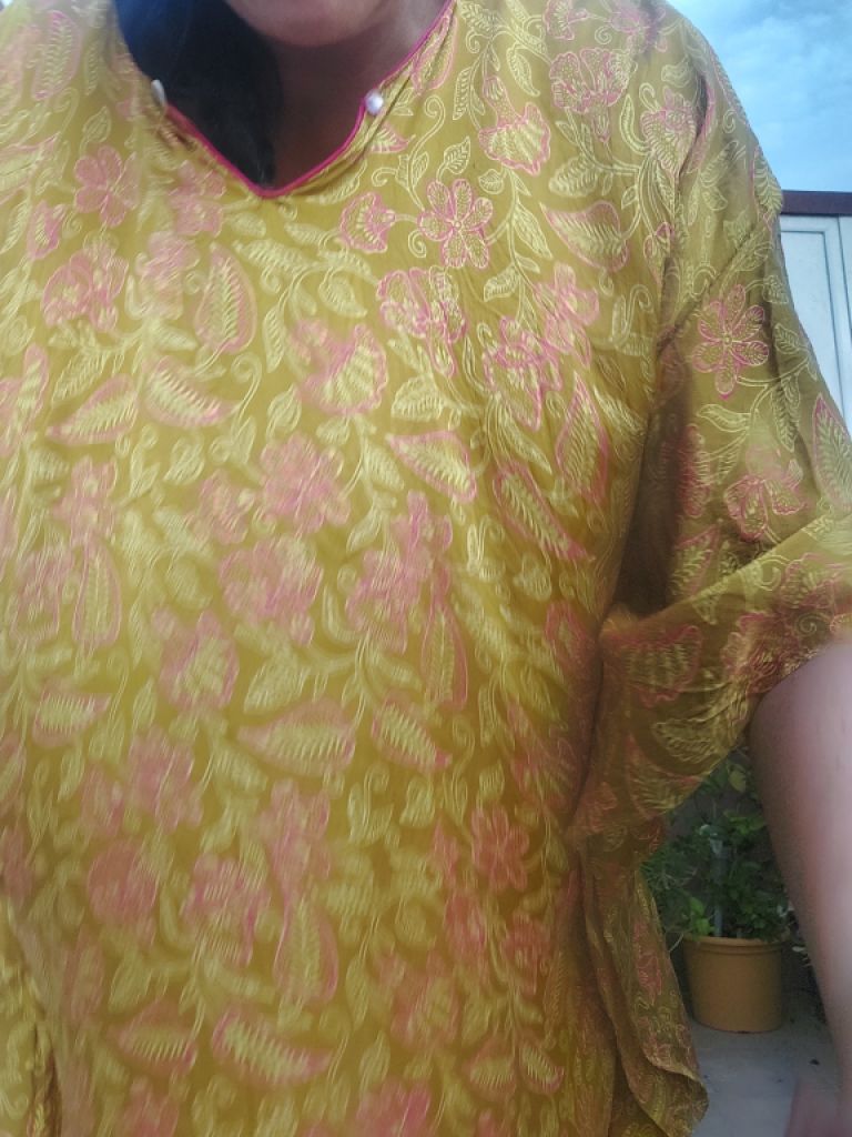 Verschiedene Tuniken – neu und ungetragen