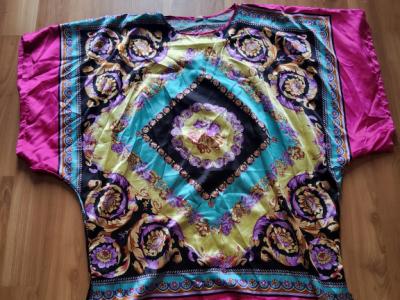 Verschiedene Tuniken – neu und ungetragen