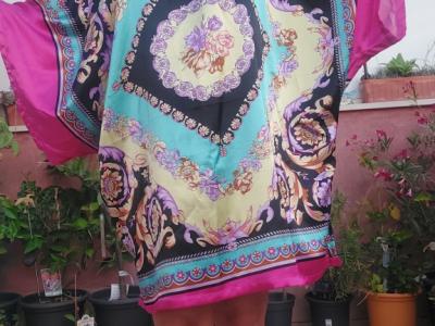 Verschiedene Tuniken – neu und ungetragen