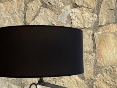 Verstellbare Stehlampe mit schwarzem Stoffschirm & Metallfuß