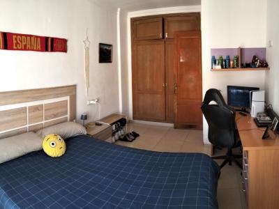 VILAFRANCA DE BONANY: 3 SZ-Wohnung 126 m2  mit Balkon im 2-Parteien-Haus fussläufig zum Stadtkern