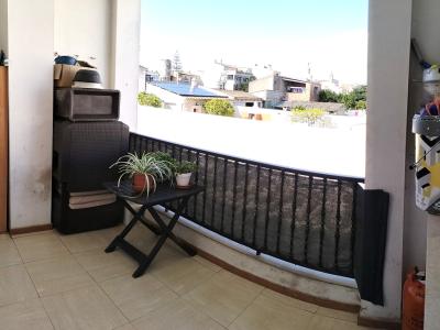 VILAFRANCA DE BONANY: 3 SZ-Wohnung 126 m2  mit Balkon im 2-Parteien-Haus fussläufig zum Stadtkern